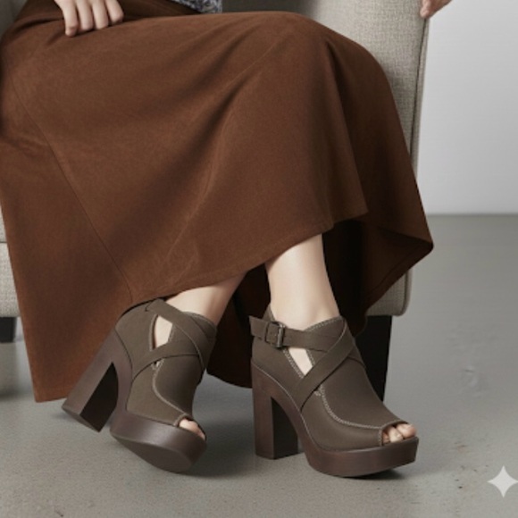 Joie NWOT Bohemian Brown Chunky Platform Peep Toe Wooden Heels Sz. 8